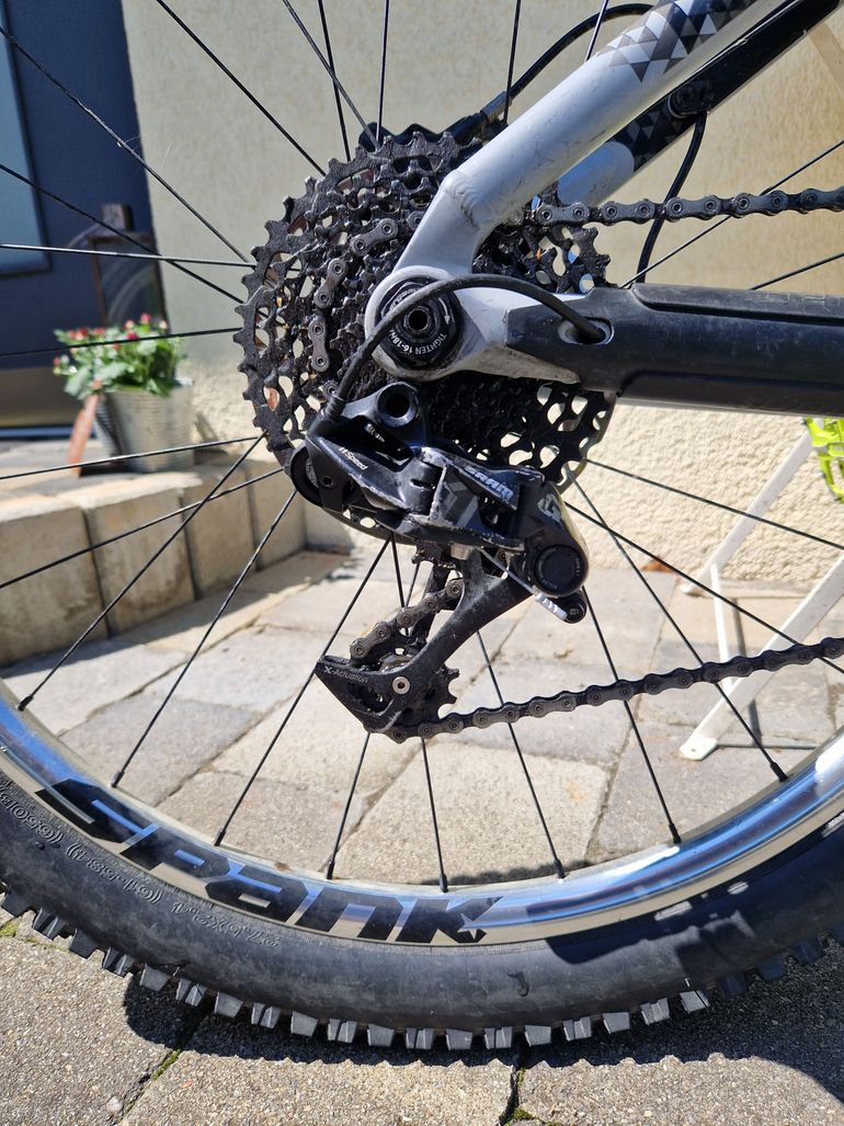 Used Bergamont Encore 9.0 2015 Mountainbike, Light Gray — image 11 of 18