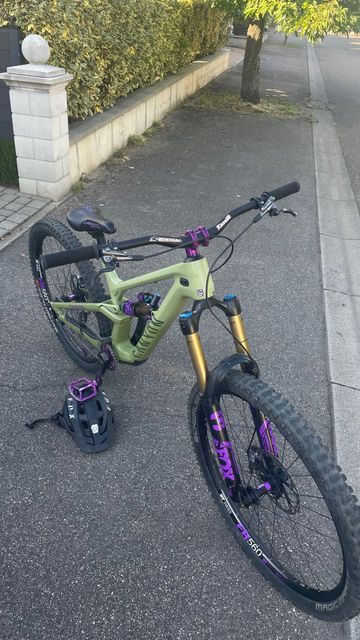 Used Canyon Torque 29 CF 9 2023 2023 Mountainbike, Green, 29 — image 2 of 3