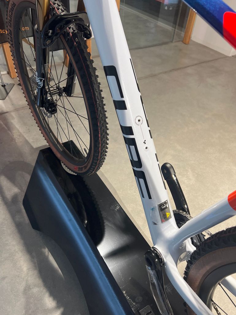 Used CUBE PHENIX C:68X, SLT 2025 2025 Mountainbike, Weiß, 29 — image 2 of 7