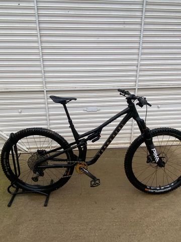 Brugt Commencal T.E.M.P.O Shimano Deore XT 2024 MTB