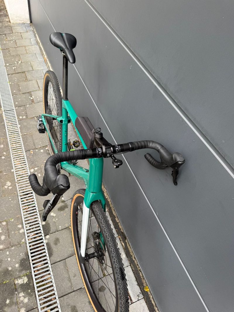 Used BMC URS 01 TWO 2023 2023 Road & Gravel, Green — image 2 of 18