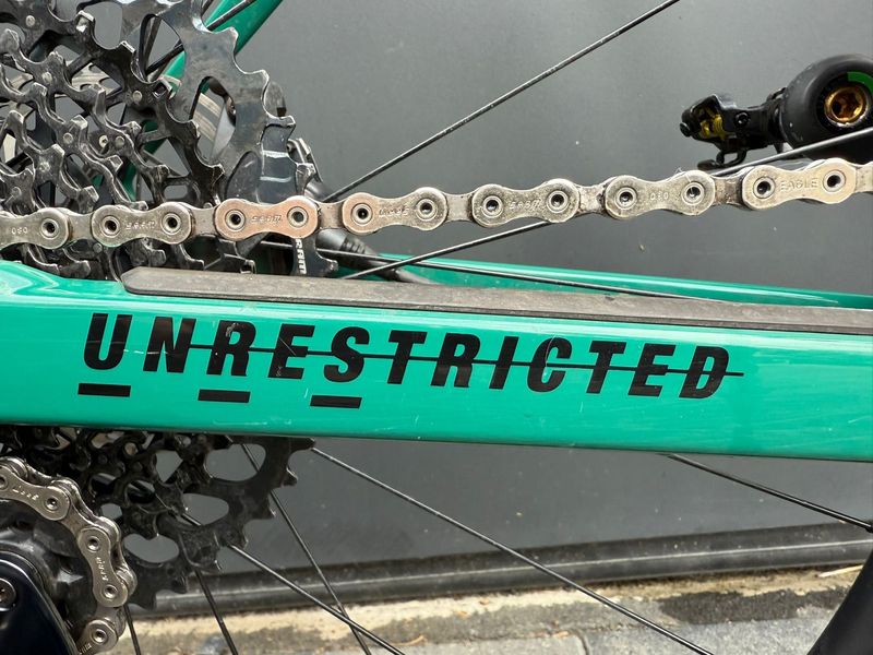 Used BMC URS 01 TWO 2023 2023 Road & Gravel, Green — image 4 of 18