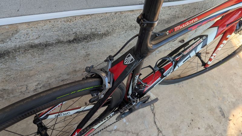 Used Trek Madone 5.2 H2 (Compact) 2012 2012 Road & Gravel, Red — image 16 of 26