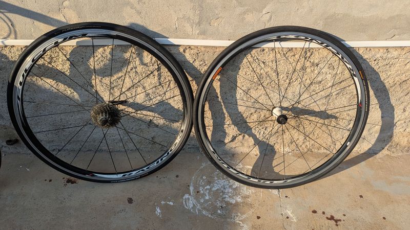 Used Trek Madone 5.2 H2 (Compact) 2012 2012 Road & Gravel, Red — image 25 of 26