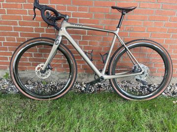 Scott Addict Custom Build 2021 Road & Gravel usato, Grigio chiaro — immagine 2 di 11