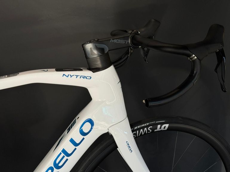 Pinarello NYTRO E5 ROAD - 105 Di2 2024 2024 Road & Gravel usato, Bianco — immagine 3 di 5