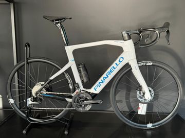 Pinarello NYTRO E5 ROAD - 105 Di2 2024 2024 Road & Gravel usato, Bianco — immagine 4 di 5