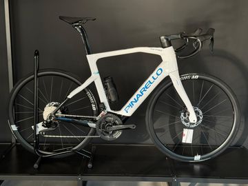 Pinarello NYTRO E5 ROAD - 105 Di2 2024 2024 Road & Gravel usato, Bianco — immagine 1 di 5