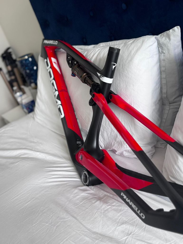 Used Pinarello DOGMA XC 2025 Mountainbike, Red — image 4 of 5