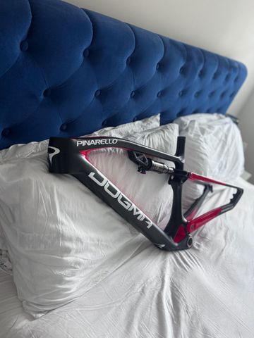 Used Pinarello DOGMA XC 2025 Mountainbike, Red — image 3 of 5