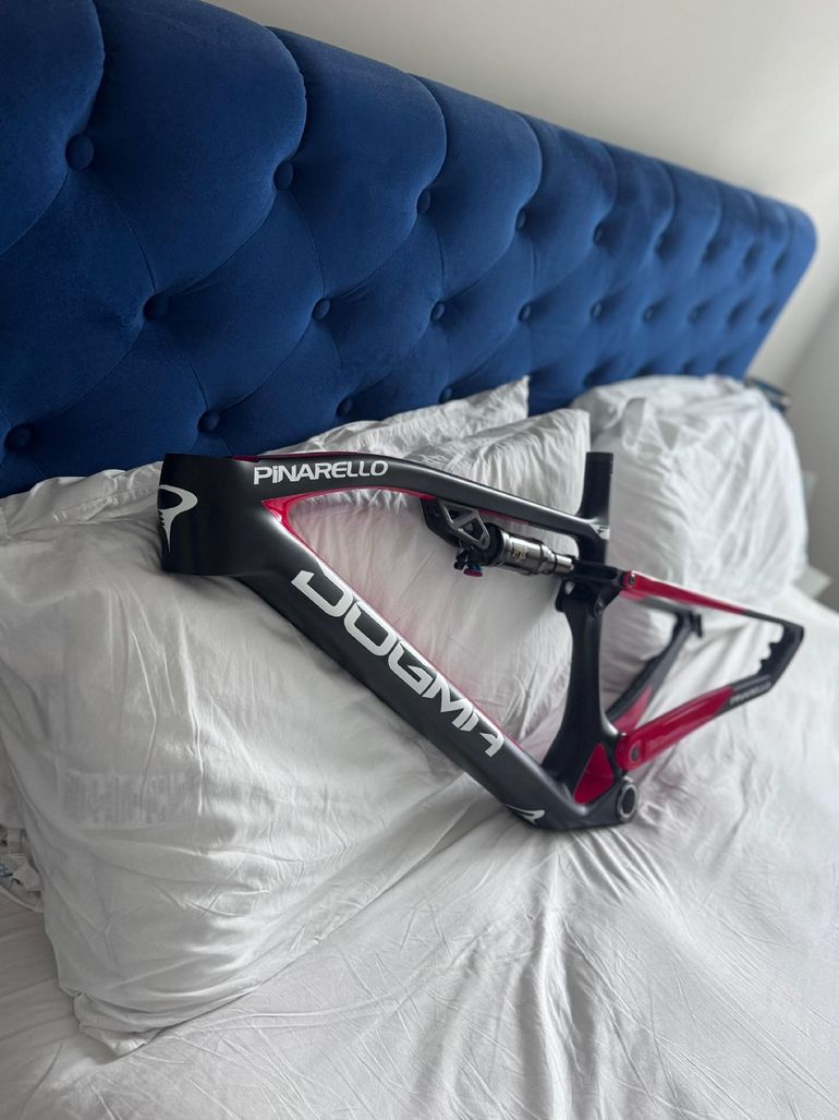 Used Pinarello DOGMA XC 2025 Mountainbike, Red — image 3 of 5