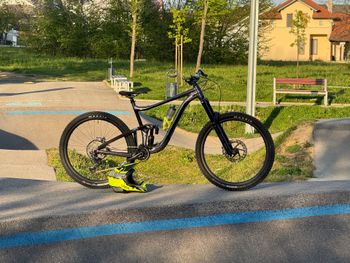 Used Giant Reign 29 1 2021 2021 MTB