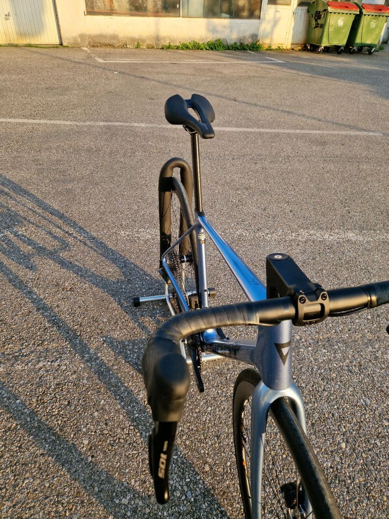 Used Giant TCR Advanced 0 Di2 2025 2025 Road & Gravel — image 7 of 12