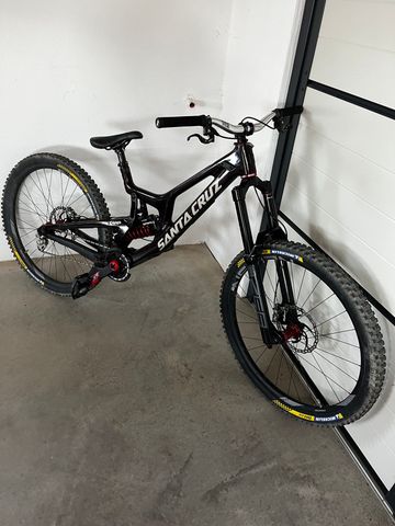 Used Santa Cruz V10 Single Speed / Fixed Gear 2022 Mountainbike, Red — image 1 of 9