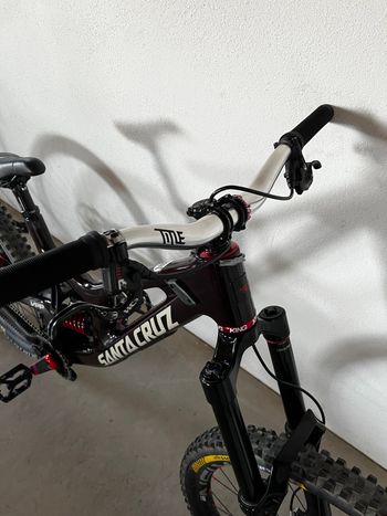 Used Santa Cruz V10 Single Speed / Fixed Gear 2022 Mountainbike, Red — image 6 of 9
