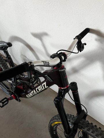 Used Santa Cruz V10 Single Speed / Fixed Gear 2022 Mountainbike, Red — image 6 of 9