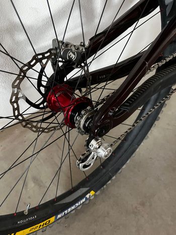 Used Santa Cruz V10 Single Speed / Fixed Gear 2022 Mountainbike, Red — image 3 of 9