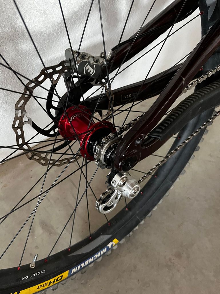 Used Santa Cruz V10 Single Speed / Fixed Gear 2022 Mountainbike, Red — image 3 of 9