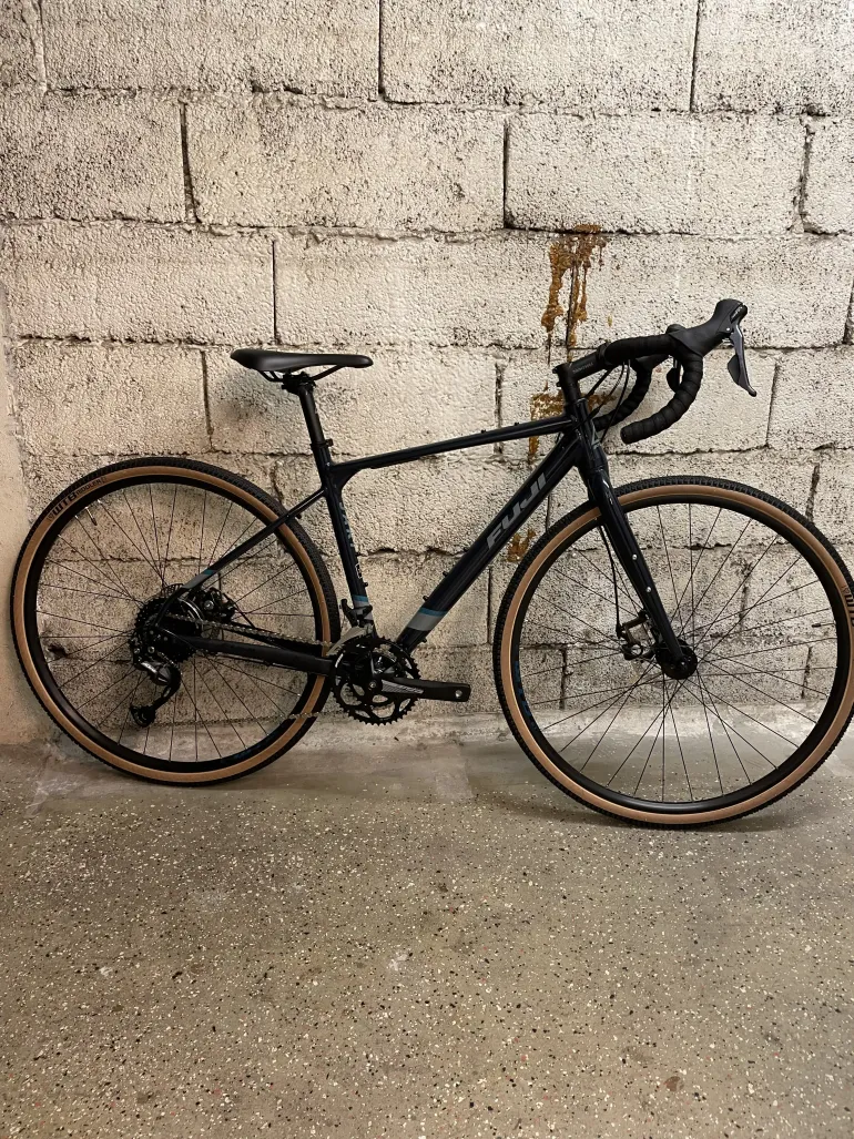 Used Fuji Jari 2.3 2021 Road & Gravel — image 1 of 3