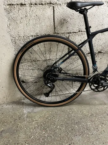 Used Fuji Jari 2.3 2021 Road & Gravel — image 2 of 3
