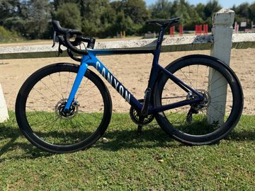 Canyon AEROAD SLX Cf 8.0 2022 Road & Gravel d'occasion — image 2 sur 3