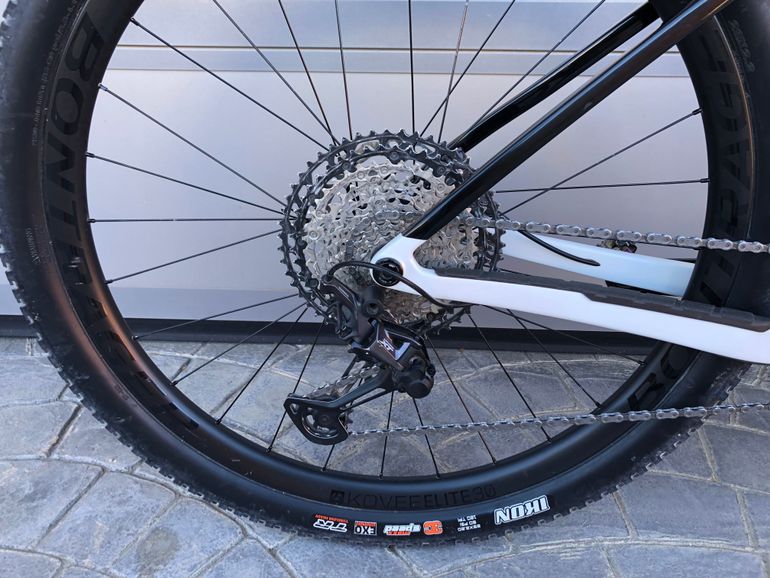 Used Trek PROCALIBER 9.8 M/L FOX KASHIMA Muy Mejorada 2021 Mountainbike, White, 29 — image 9 of 14