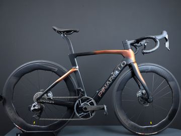 Brugt Pinarello Dogma SRAM Red eTap AXS 2025 Road & Gravel