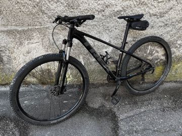 Trek Marlin 5 2021 Mountainbike usato, Nero — immagine 2 di 10