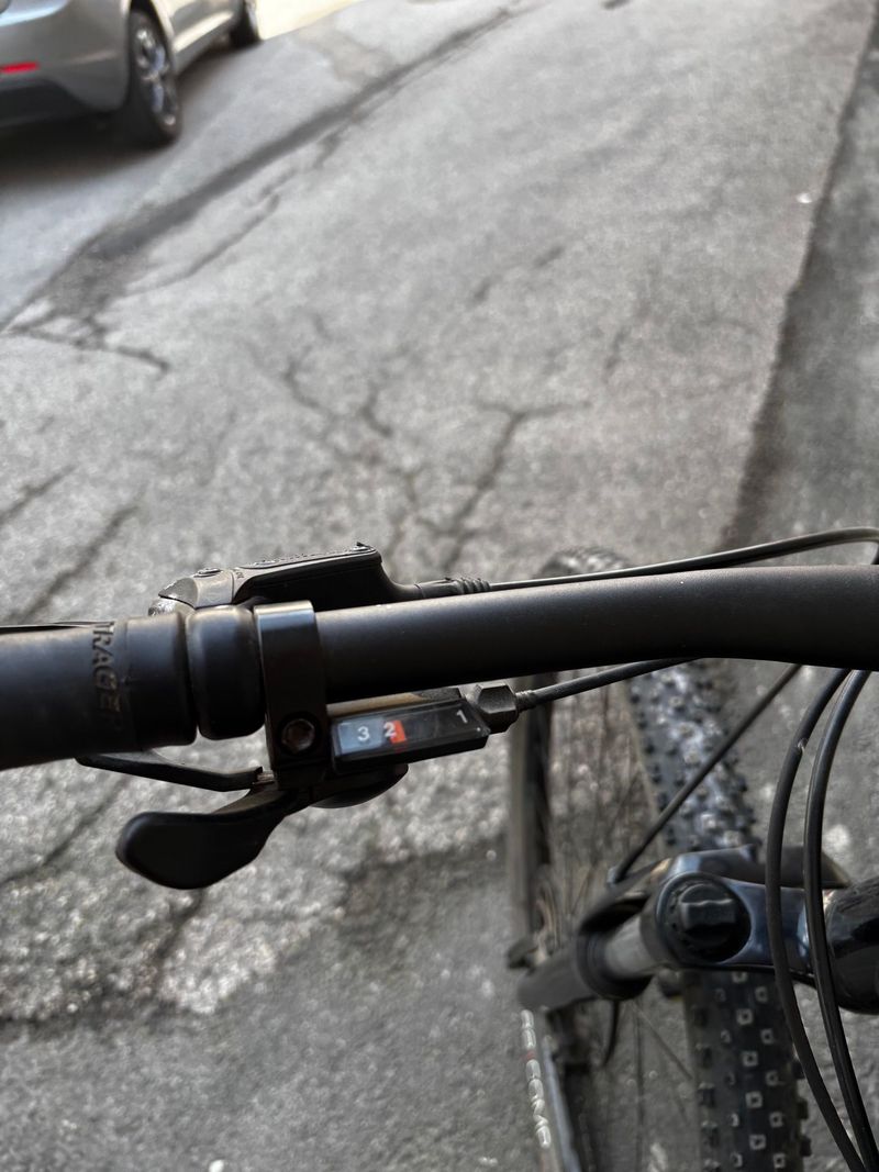 Trek Marlin 5 2021 Mountainbike usato, Nero — immagine 10 di 10