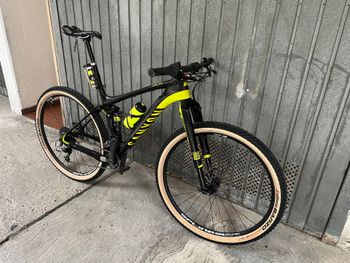 Used Canyon Lux Cf 9.9 2015 Mountainbike, Black, 29 — image 2 of 6