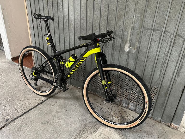 Used Canyon Lux Cf 9.9 2015 Mountainbike, Black, 29 — image 2 of 6