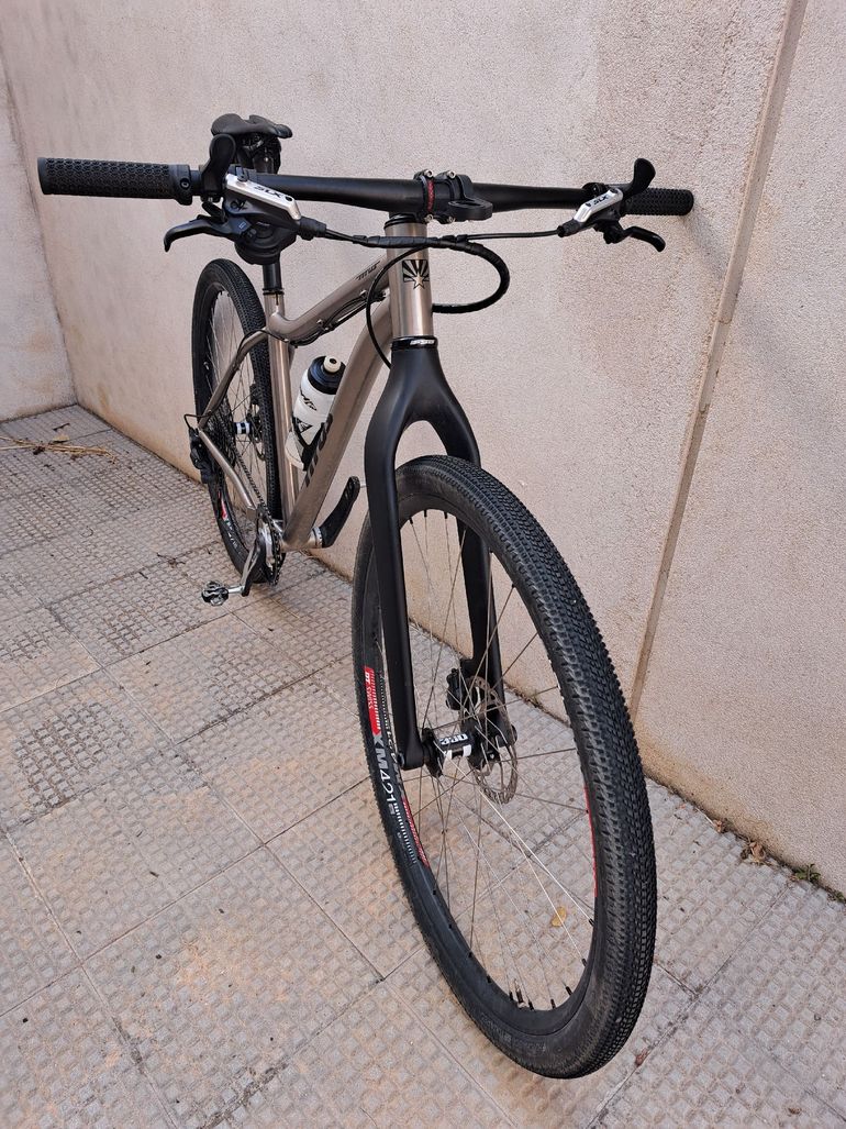 Used Titus Fireline Evo 2017 Mountainbike, Light Gray — image 4 of 7