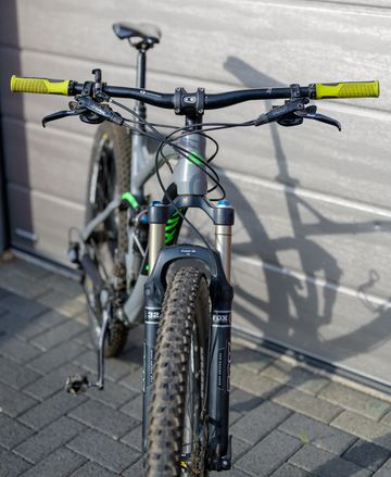 Used Canyon Nerve AL 2014 Mountainbike, Light Gray — image 7 of 10