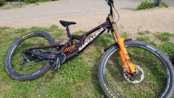 Used Santa Cruz V10 DH S / Carbon CC / MX 2022 Mountainbike, Red — image 1 of 3