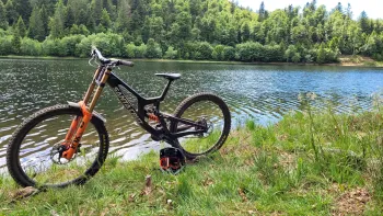 Used Santa Cruz V10 DH S / Carbon CC / MX 2022 Mountainbike, Red — image 2 of 3