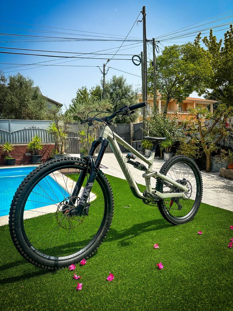 Canyon Torque Shimano SLX 2024 Mountainbike usato, Verde — immagine 2 di 5