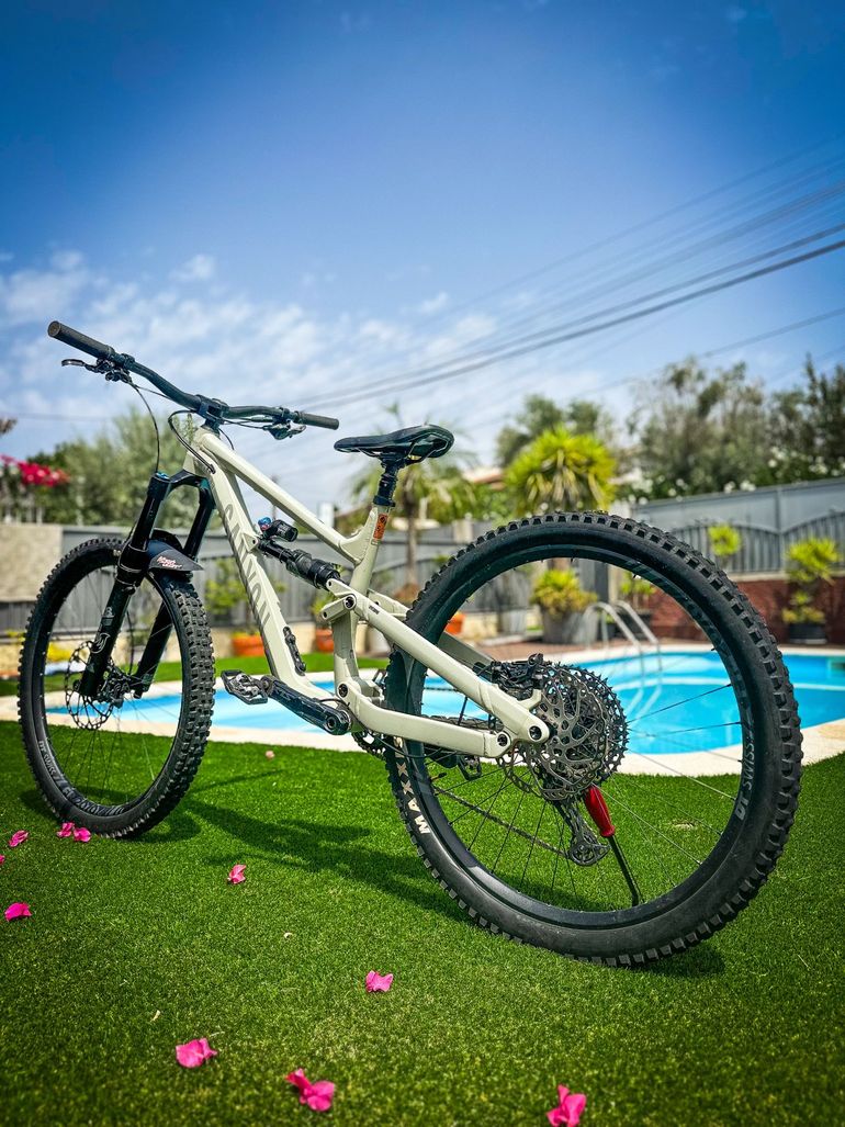 Canyon Torque Shimano SLX 2024 Mountainbike usato, Verde — immagine 3 di 5