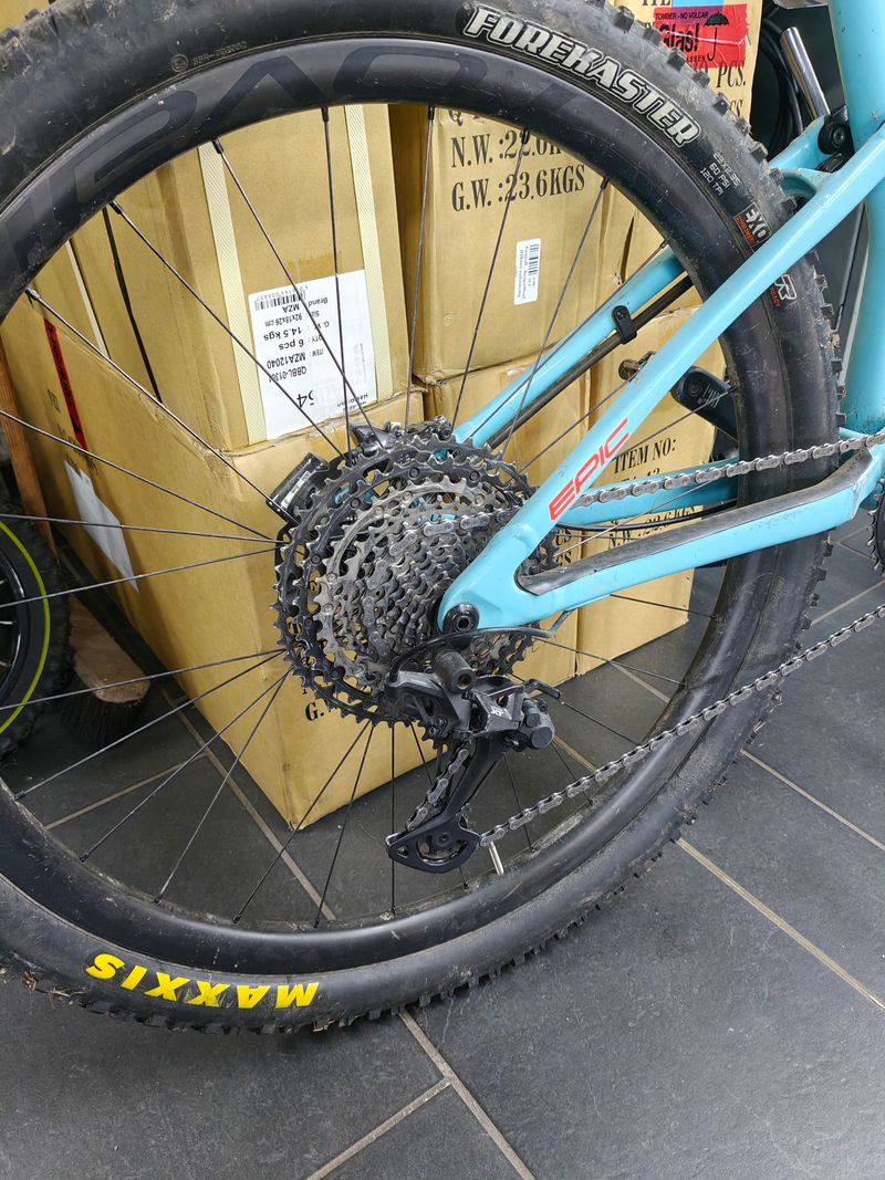 Used Specialized Epic Shimano Deore XT 2018 Mountainbike, Blue — image 2 of 6