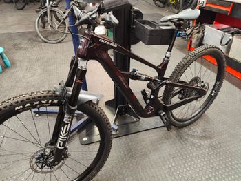 Used Cannondale Habit LTD 2024 2024 Mountainbike, Purple, 29 — image 1 of 9