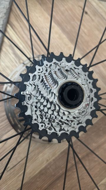 Used Canyon Aeroad SRAM Force eTap AXS 2023 Road & Gravel, Red — image 4 of 6