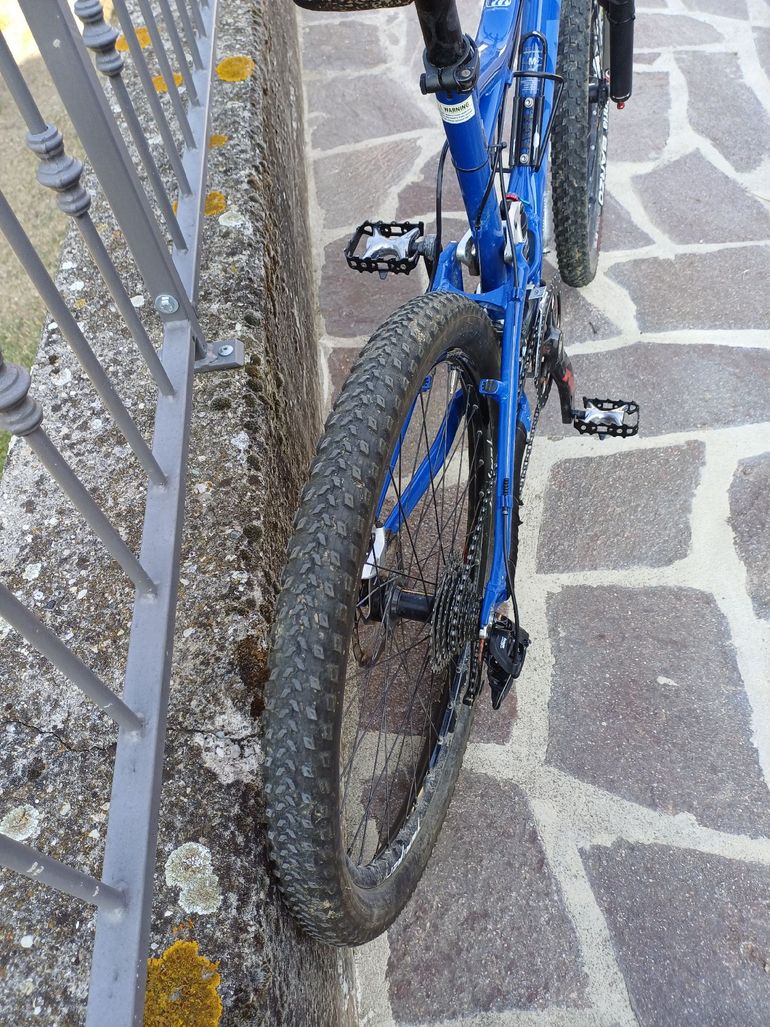 Used Giant Trance 2004 Mountainbike, Blue — image 3 of 8