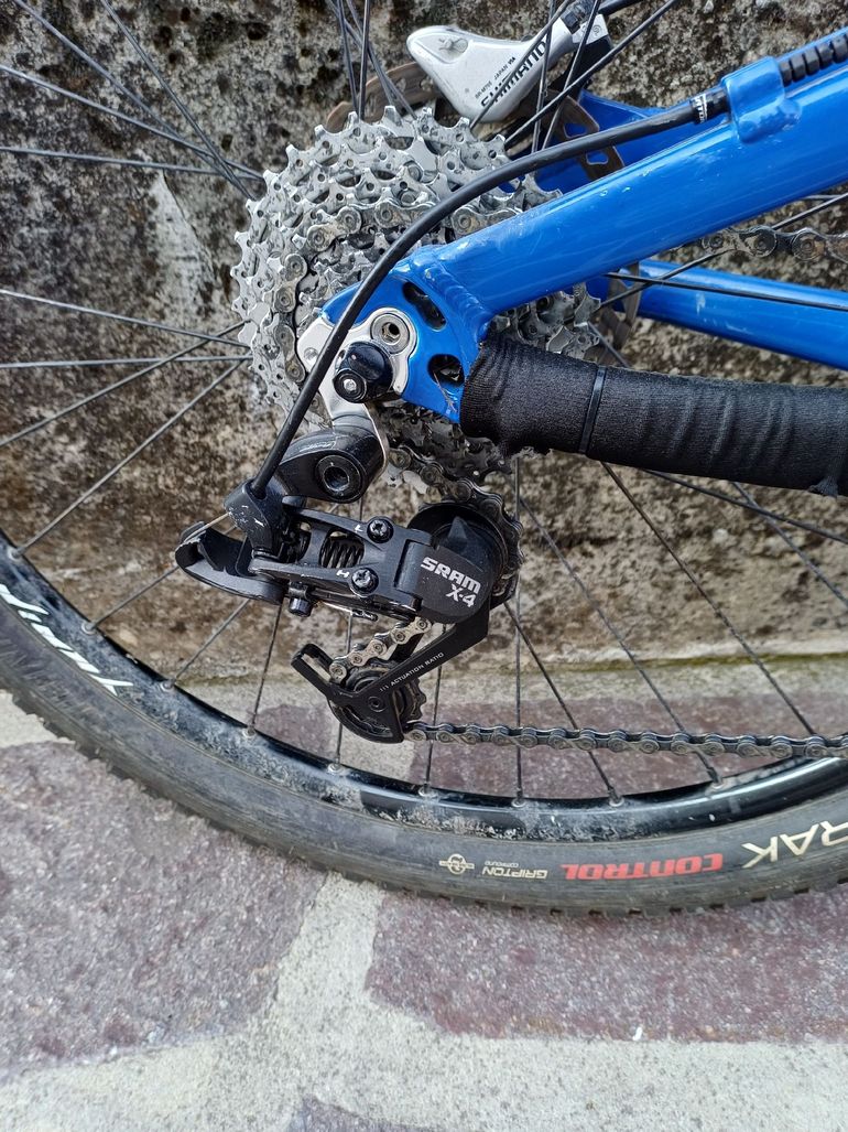 Used Giant Trance 2004 Mountainbike, Blue — image 8 of 8
