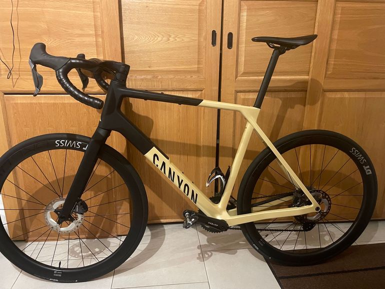 Used Canyon Grail CF SLX 8 Di2 2024 2024 Road & Gravel, Black — image 2 of 11
