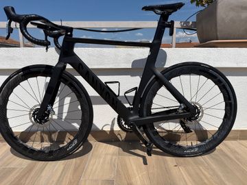 Używany Canyon Aeroad CFR Disc eTap 2021 2021 Road & Gravel — zdjęcie 2 z 9