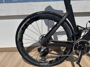 Używany Canyon Aeroad CFR Disc eTap 2021 2021 Road & Gravel — zdjęcie 6 z 9