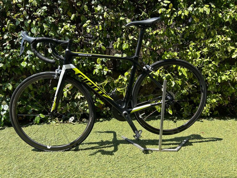 Used Giant TCR Advanced Pro 1 2018 2018 Road & Gravel, Black — image 1 of 13