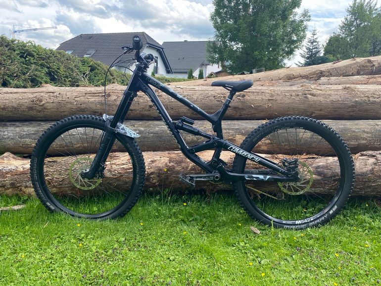 Used Commencal Furious 2018 Mountainbike, Black — image 2 of 7