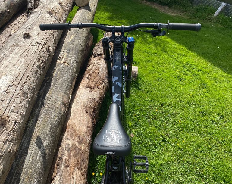 Used Commencal Furious 2018 Mountainbike, Black — image 3 of 7
