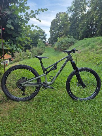 Used Rocky Mountain Altitude Other Shimano - Mountainbike 2022 Mountainbike, Green — image 1 of 6