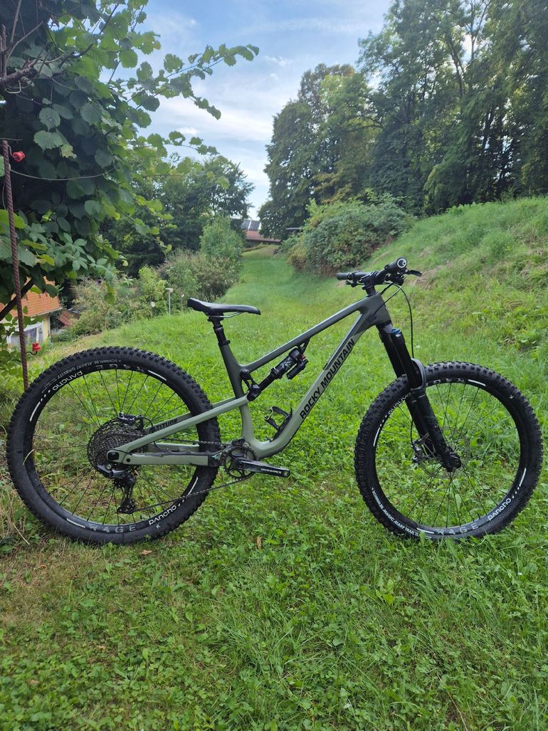 Tweedehands Rocky Mountain Altitude Other Shimano - Mountainbike 2022 Mountainbike — afbeelding 1 van 6